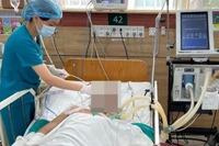 Trường hợp ngộ độc ma túy nặng nề nằm điều trị tại Bệnh viện Bạch Mai. 