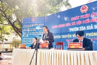 Các thành viên trong Hội đồng xét xử tại “Phiên tòa giả định”.