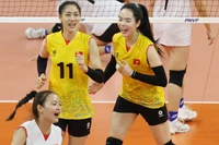 Các tuyển thủ nữ Việt Nam ăn mừng sau pha ghi điểm trong một trận đấu tại giải AVC Challenge Cup 2024. (Ảnh AVC cung cấp) 