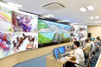 Việc ứng dụng công nghệ thông tin được các cấp ủy, chính quyền, doanh nghiệp của tỉnh Quảng Ninh đẩy mạnh, tạo chuyển biến tích cực trong cải cách hành chính, nâng cao hiệu lực, hiệu quả hoạt động của hệ thống chính trị. (Ảnh Minh Hà)