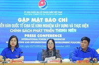 Các đồng chí đại diện Ban Tổ chức thông tin về Diễn đàn.