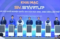 Thủ tướng Phạm Minh Chính và các Lãnh đạo thực hiện nghi thức khởi động Ngày hội Khởi nghiệp Quốc gia của học sinh, sinh viên lần thứ VII. (Ảnh: THANH GIANG).