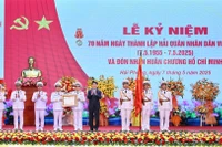 Chủ tịch nước Lương Cường trao Huân chương Hồ Chí Minh tặng Quân chủng Hải quân.