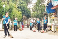 Thực hiện hương ước, quy ước của cộng đồng, người dân trên địa bàn huyện Hoài Đức tích cực tham gia hoạt động bảo vệ cảnh quan, môi trường. 