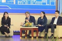 Các đại biểu tham gia tọa đàm Liên kết đại học – địa phương – doanh nghiệp 