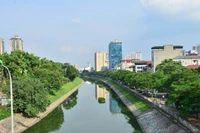 Hà Nội đang nỗ lực trả lại vẻ đẹp cho dòng sông Tô Lịch. (Ảnh PHẠM HÙNG)