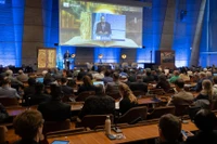 Các đại biểu tập trung thảo luận về các biện pháp nhằm tăng cường công tác bảo tồn và phát huy vai trò của di sản tư liệu. (Ảnh: UNESCO/Sacha HERON)