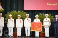 Tổng Bí thư, Chủ tịch nước Tô Lâm chúc mừng Công an Thành phố Hồ Chí Minh được nhận danh hiệu Anh hùng Lực lượng vũ trang nhân dân.