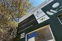 Dự án Tòa nhà Câu lạc bộ Golf do Công ty Cổ phần Hoàng Gia ĐL làm chủ đầu tư, xây dựng trên khuôn viên Sân Golf Đồi cù Đà Lạt.