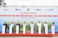 Thủ tướng Phạm Minh Chính và các đại biểu tham dự Lễ khởi công.