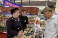 Nhiều nông sản, đặc sản vùng miền góp mặt tại phiên chợ nông sản ngày 21/6. (Ảnh: THANH TRÀ)