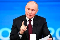 Tổng thống Nga Vladimir Putin trả lời câu hỏi trong cuộc họp báo. (Ảnh: KREMLIN:RU)