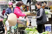 Giá hàng hóa và dịch vụ trên thị trường nhìn chung không có biến động bất thường. Ảnh: NGUYỆT ANH