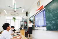 Các thầy, cô giáo Trường THCS Lê Quý Đôn, Cầu Giấy, Hà Nội đang tích cực ôn luyện cho học sinh khối 9. chuẩn bị thi vào lớp 10 tại Hà Nội.