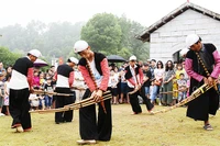 Lễ hội hoa tớ dày cùng Festival khèn H’Mông 