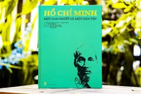 Ra sách tranh “Hồ Chí Minh - Một con người và một dân tộc”