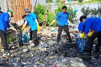 Những “chú ve” cần mẫn dọn rác trên địa bàn tỉnh Cà Mau.