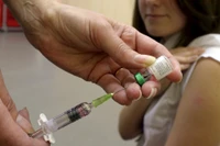 Tiêm vaccine là giải pháp hữu hiệu ngăn ngừa mắc sởi. Ảnh: AP