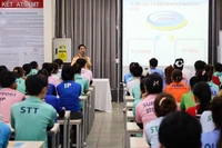 Công an thành phố Cần Thơ tuyên truyền quy định Luật trật tự, an toàn giao thông đường bộ tại Công ty TNHH Taekwang Cần Thơ (phường Phú Thứ, quận Cái Răng).