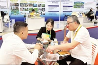 Doanh nghiệp Thành phố Hồ Chí Minh kết nối với nhà mua hàng nước ngoài để tìm kiếm cơ hội hợp tác tại Hội chợ hàng Việt Nam tiêu biểu xuất khẩu năm 2025
