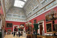 Rất nhiều báu vật được trưng bày tại Hermitage ở thành phố Saint Petersburg. (Ảnh: THÙY VÂN)