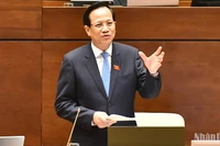 Bộ trưởng Lao động-Thương binh và Xã hội Đào Ngọc Dung trả lời chất vấn của đại biểu Quốc hội. (Ảnh: ĐĂNG KHOA)