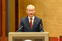Chủ nhiệm Ủy ban Tài chính, Ngân sách của Quốc hội Nguyễn Phú Cường trình bày Báo cáo việc thực hiện chính sách, pháp luật về thực hành tiết kiệm, chống lãng phí giai đoạn 2016-2021. Ảnh: DUY LINH