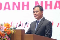 Thiếu tướng Tào Đức Thắng, Chủ tịch kiêm Tổng giám đốc Tập đoàn Công nghiệp - Viễn thông Quân đội (Viettel) phát biểu ý kiến tại cuộc gặp mặt. (Ảnh: TRẦN HẢI)