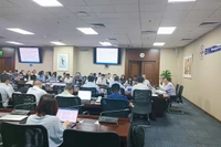 Quang cảnh Hội nghị giữa Bộ Công thương, EVN với chủ đầu tư các dự án năng lượng tái tạo chuyển tiếp. 