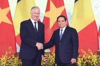 Thủ tướng Chính phủ Phạm Minh Chính và Nhà vua Bỉ Philippe. (Ảnh: TRẦN HẢI)
