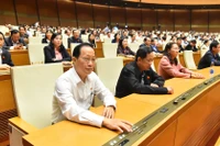 Quốc hội tiến hành biểu quyết thông qua việc điều chỉnh chương trình Kỳ họp thứ 6, Quốc hội khóa XV. (Ảnh: THỦY NGUYÊN) 