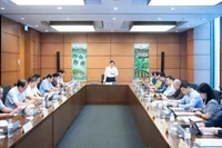 Quang cảnh thảo luận tại Tổ 8, sáng 26/10.