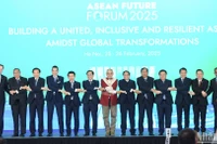 Thủ tướng Phạm Minh Chính cùng các đại biểu tham dự Diễn đàn Tương lai ASEAN 2025, được tổ chức từ ngày 25-26/2/2025 tại Thủ đô Hà Nội. (Ảnh: TRẦN HẢI) 