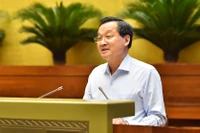 Phó Thủ tướng Chính phủ Lê Minh Khái phát biểu giải trình, làm rõ một số vấn đề đại biểu Quốc hội nêu tại phiên thảo luận. (Ảnh: THỦY NGUYÊN) 
