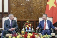 Chủ tịch nước Tô Lâm tiếp Đại sứ Belarus tại Việt Nam Uladzimir Baravikou. (Ảnh: TTXVN)