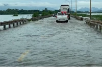 Nước sông Bùi dâng cao gây ngập sâu tại huyện Quốc Oai. 