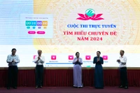 Lãnh đạo tỉnh Sóc Trăng thực hiện nghi thức phát động cuộc thi.