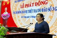 Đồng chí Hồ Thị Cẩm Đào, Phó Bí thư Thường trực Tỉnh ủy Sóc Trăng, kêu gọi ủng hộ nạn nhân cơn bão số 3.