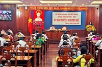Hội đồng nhân dân tỉnh Sóc Trăng xem xét thông qua Nghị quyết.