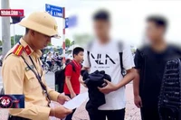 Hà Nội: Học sinh vi phạm giao thông sẽ bị gửi giấy về trường