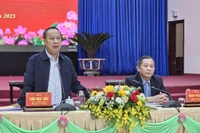 Các đồng chí chủ trì hội nghị