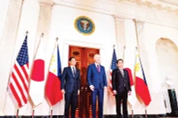 Ba nhà lãnh đạo Mỹ, Nhật Bản, Philippines có cuộc gặp tại Nhà Trắng.