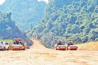 Hiện có 71 mũi thi công tuyến đường bộ cao tốc Đồng Đăng-Trà Lĩnh.