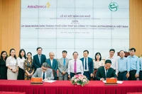 Hai bên ký Bản ghi nhớ hợp tác nâng cao dịch vụ y tế và chăm sóc sức khỏe. (Ảnh: AstraZeneca).