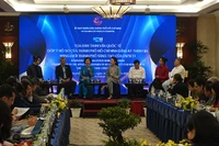 Các đại biểu thảo luận tại buổi tọa đàm.