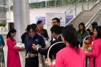 Những vị khách quốc tế đầu tiên đến Thành phố Hồ Chí Minh trong năm 2024.