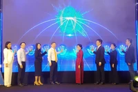 Các đại biểu thực hiện nghi thức khai mạc ngày hội.