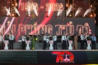 Các đại biểu thực hiện nghi thức khai mạc chương trình "Những ngày Hà Nội tại Thành phố Hồ Chí Minh".
