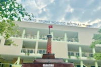 Cắt ghép mô hình Cột cờ Hà Nội từ Báo Nhân Dân: Lan tỏa tình yêu lịch sử đất nước 