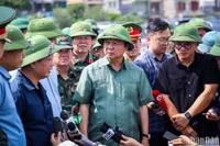 Phó Thủ tướng Trần Hồng Hà kiểm tra công tác chuẩn bị ứng phó bão số 3 tại huyện Vân Đồn, tỉnh Quảng Ninh. (Ảnh: Thành Đạt)